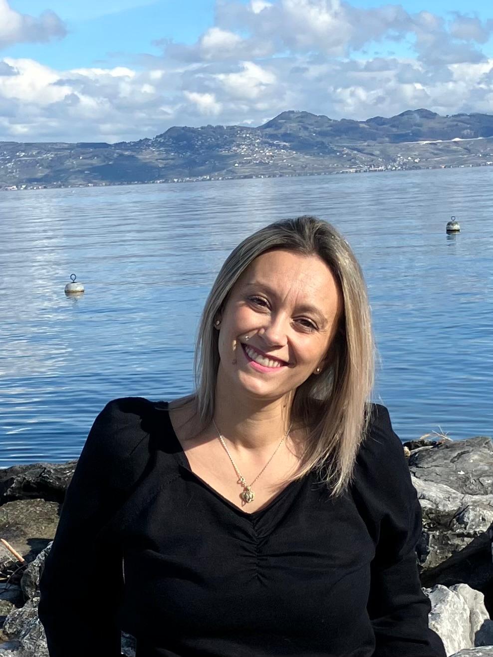 Photo de Péroline Fourou, coach de vie en psychologie positive et résilience